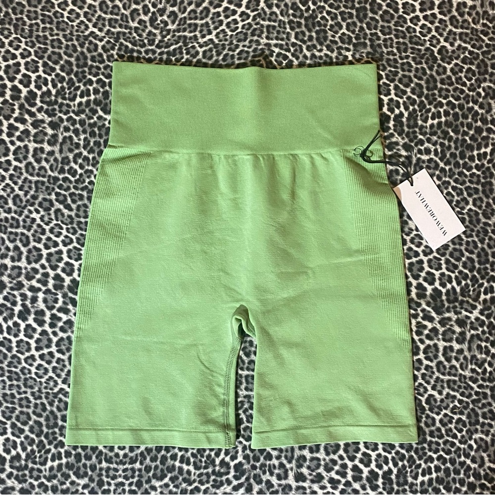 WeWoreWhat Solid Seamless Biker Biker Shorts Fair Green Small NWT - Picture 3 of 7